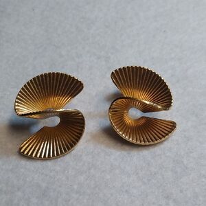 Vintage Avon Fun Fan Gold Spiral Earrings Cottagecore Grandmacore Granny Chic